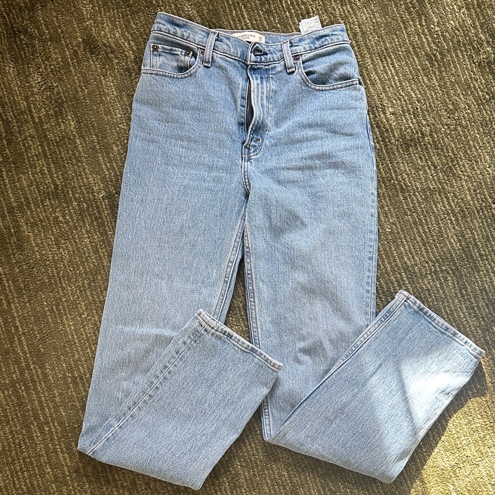 Abercrombie the 90s Straight Ultra High Rise Jean